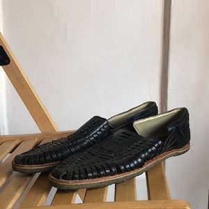 TOMS Black Full Leather Men’s Huaraches Size 8US